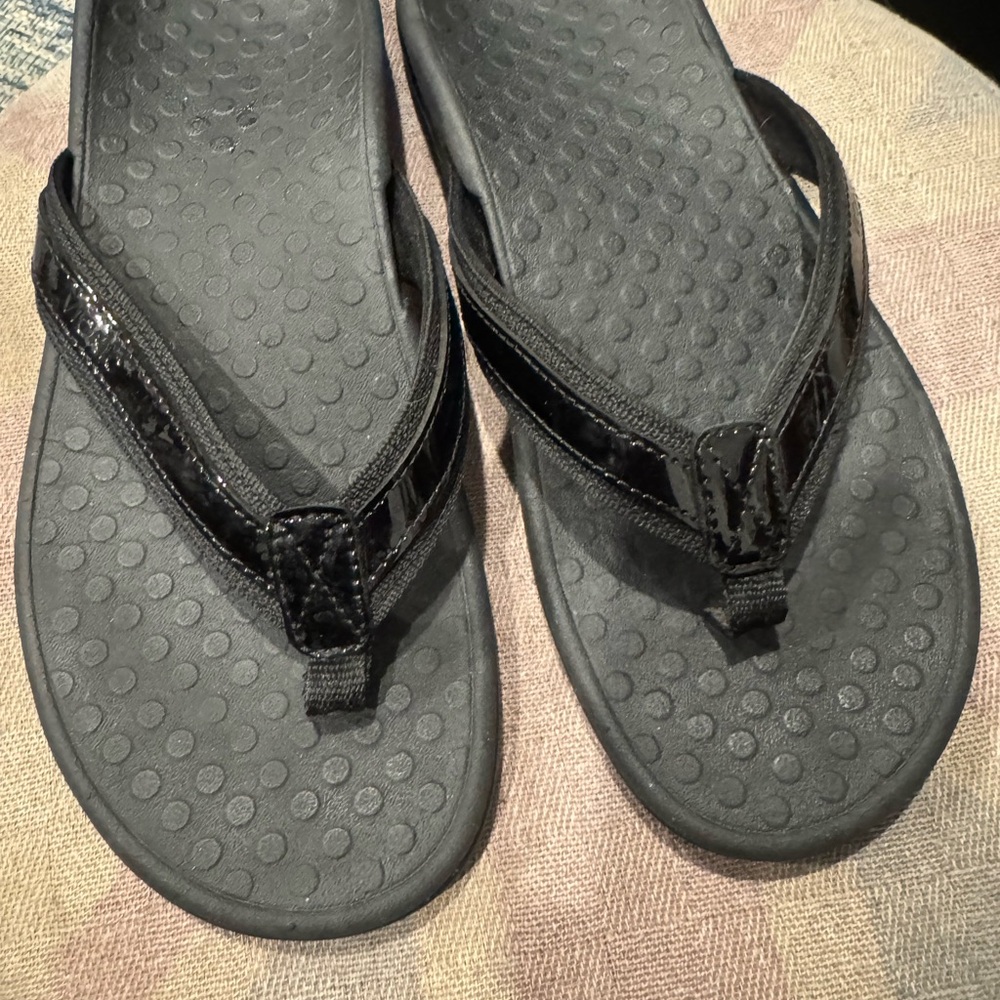 Vionic Black Flip Flop Sandals Sz 9 VGUC casual dress up women's sandal